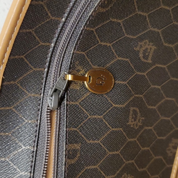 DIOR Luxurious honeycomb Crossbody - Picture 10 of 10